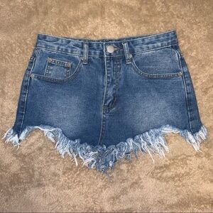 Boohoo Frayed Raw Hem Denim Mom Shorts Size 4